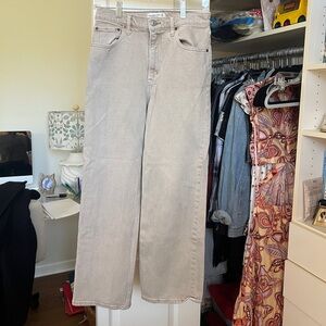 Abercrombie 90s Relaxed Jean High Rise Size 27 Short
